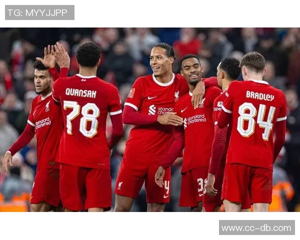 范迪克强调面对曼联是提升球队表现的重要机会 范迪克强调面对曼联是提升球队表现的重要机会