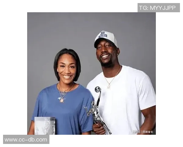 热火祝贺阿贾夺生涯第三冠阿德巴约与其合影庆祝 热火祝贺阿贾夺生涯第三冠阿德巴约与其合影庆祝