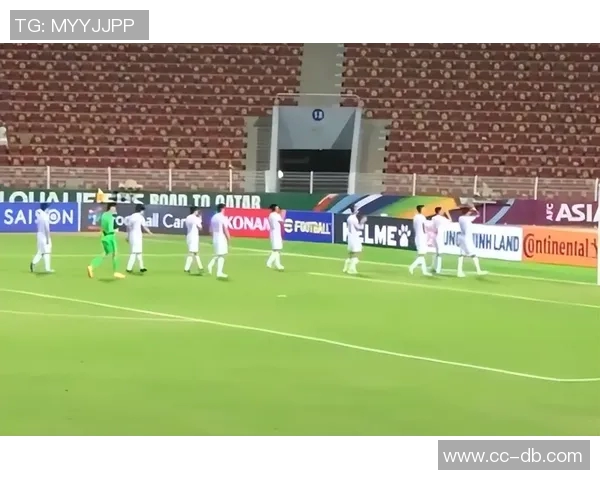 文班受伤期间积极参与球迷组织助威训练效仿欧洲足球精神 文班受伤期间积极参与球迷组织助威训练效仿欧洲足球精神