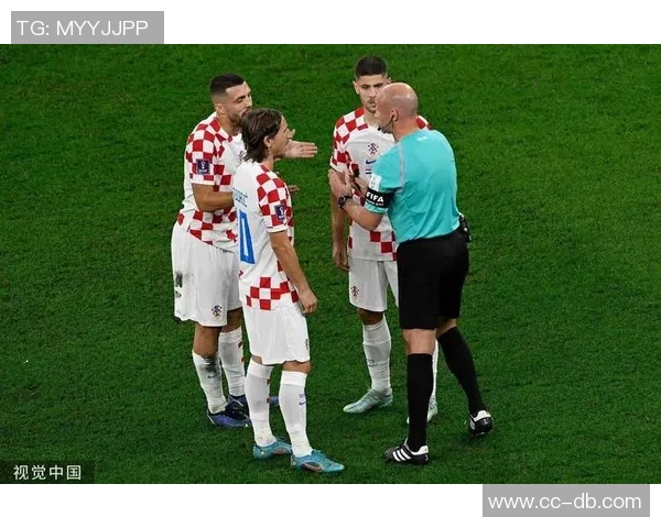 VAR争议再起柏林联主帅怒斥越位判罚影响比赛公平性 VAR争议再起柏林联主帅怒斥越位判罚影响比赛公平性